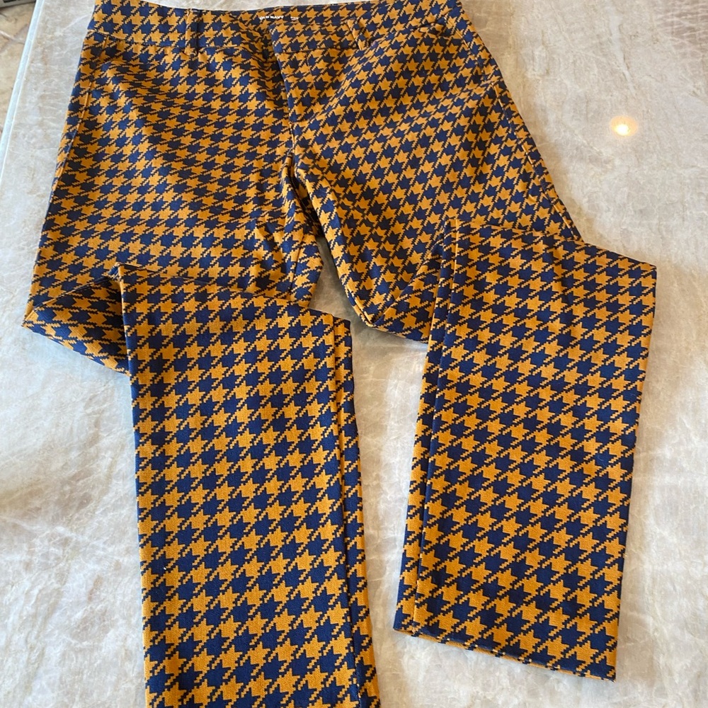 Old Navy ankle pants, size 6